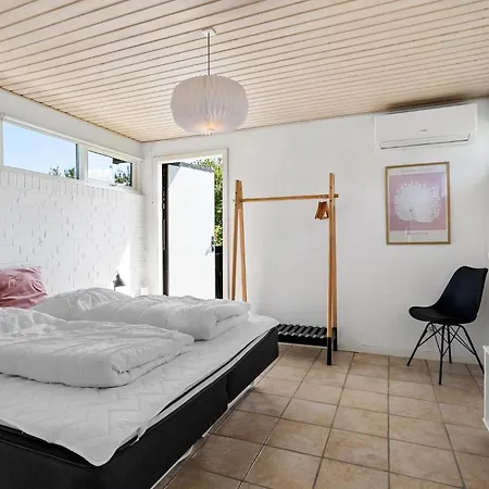 Three Bedroom Amazing In Sydals * Skovbyballe