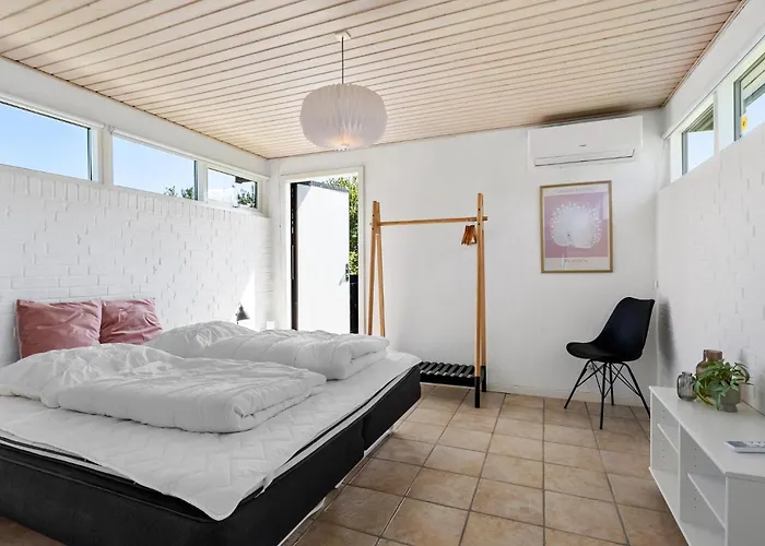 Three Bedroom Amazing In Sydals * Skovbyballe